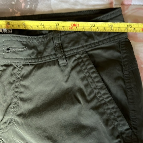 Women’s REI olive convertible hiking pants/shorts! - Picture 5 of 7